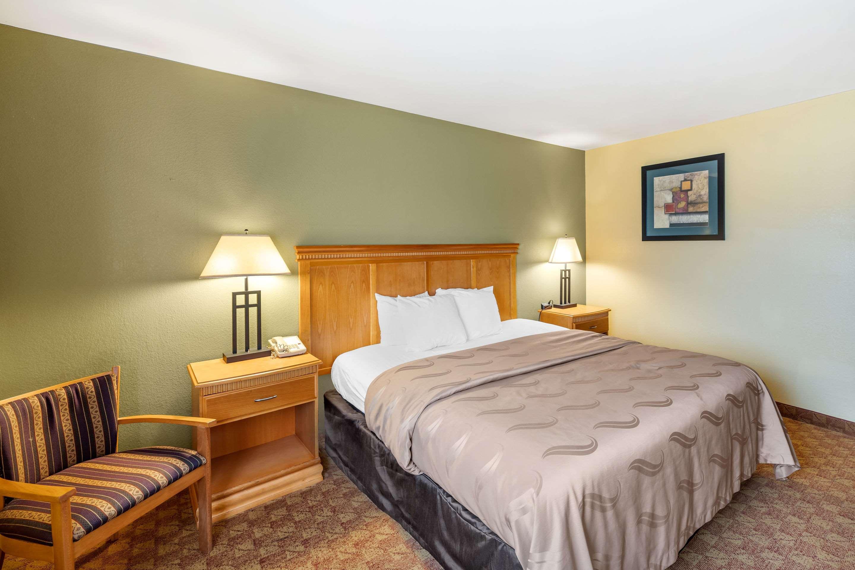 South Hutchinson Rodeway Inn מראה חיצוני תמונה