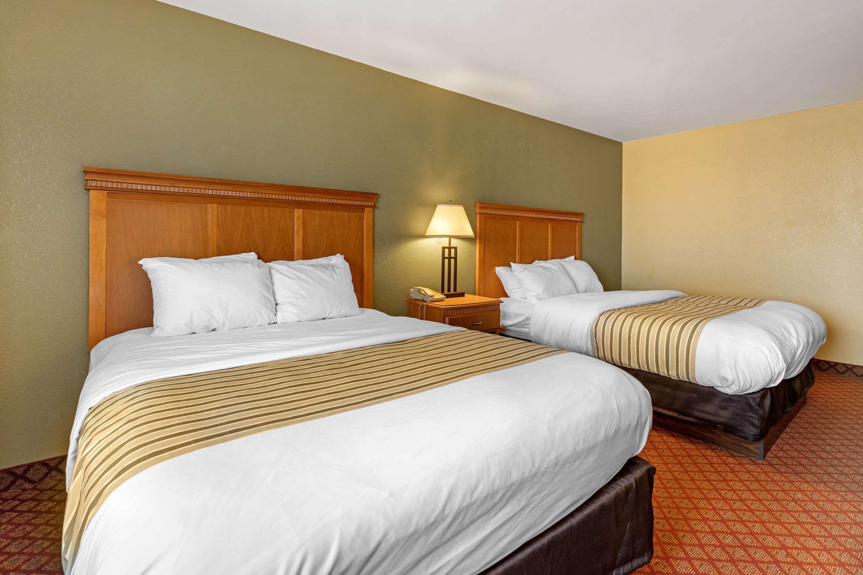 South Hutchinson Rodeway Inn מראה חיצוני תמונה