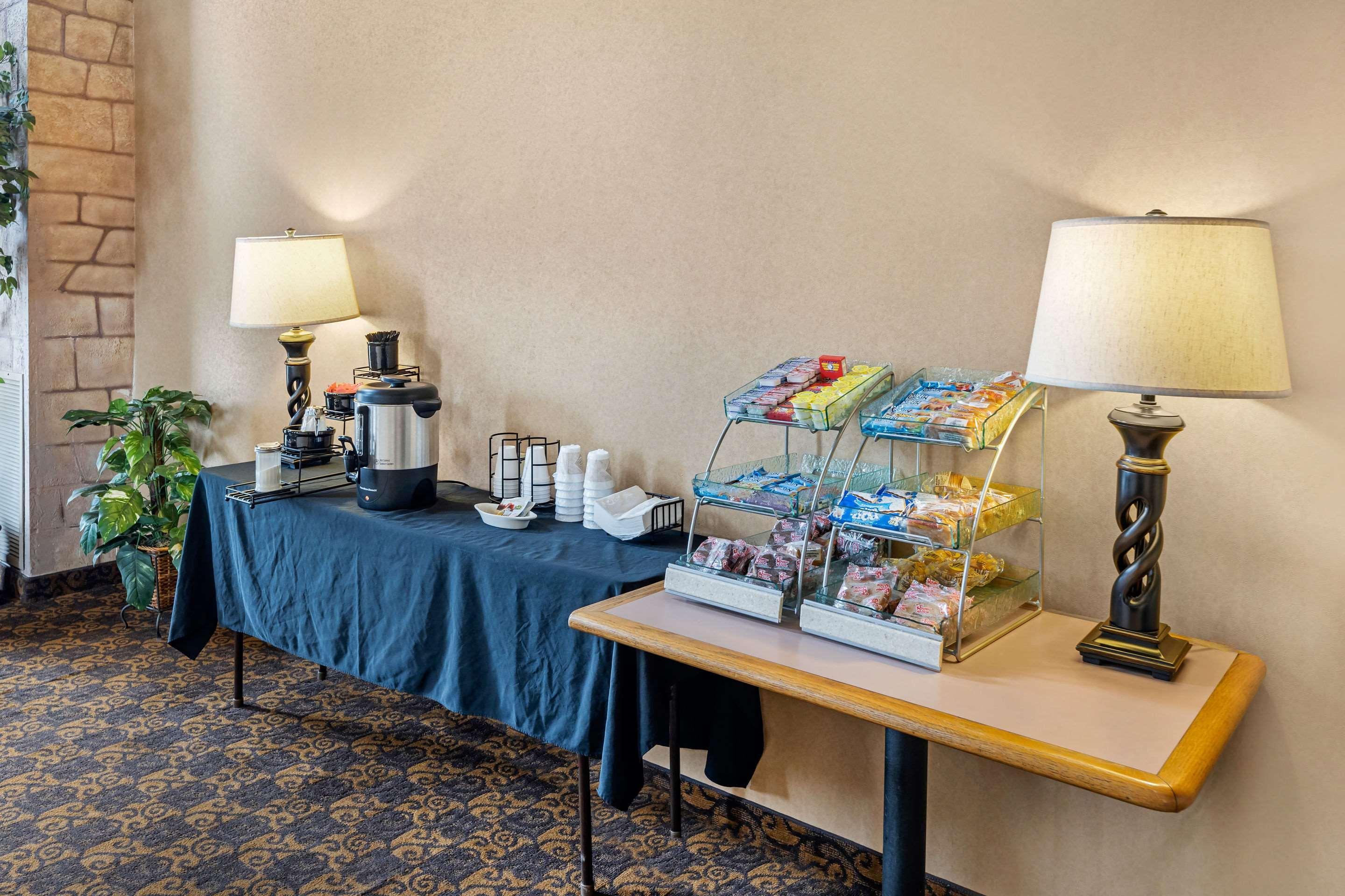 South Hutchinson Rodeway Inn מראה חיצוני תמונה