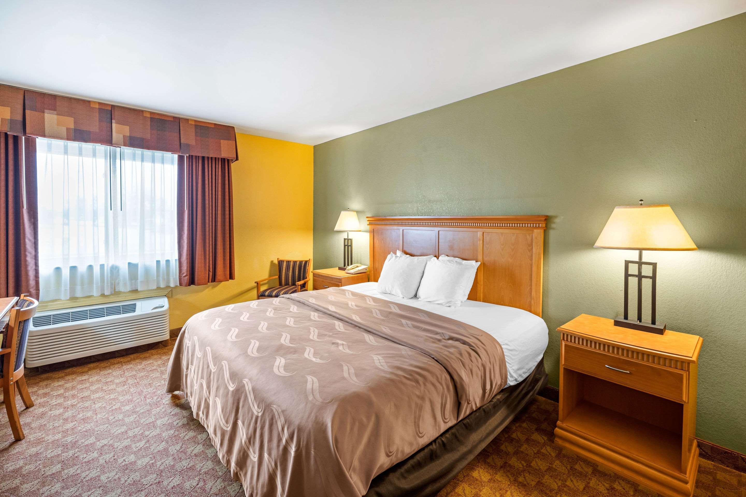 South Hutchinson Rodeway Inn מראה חיצוני תמונה