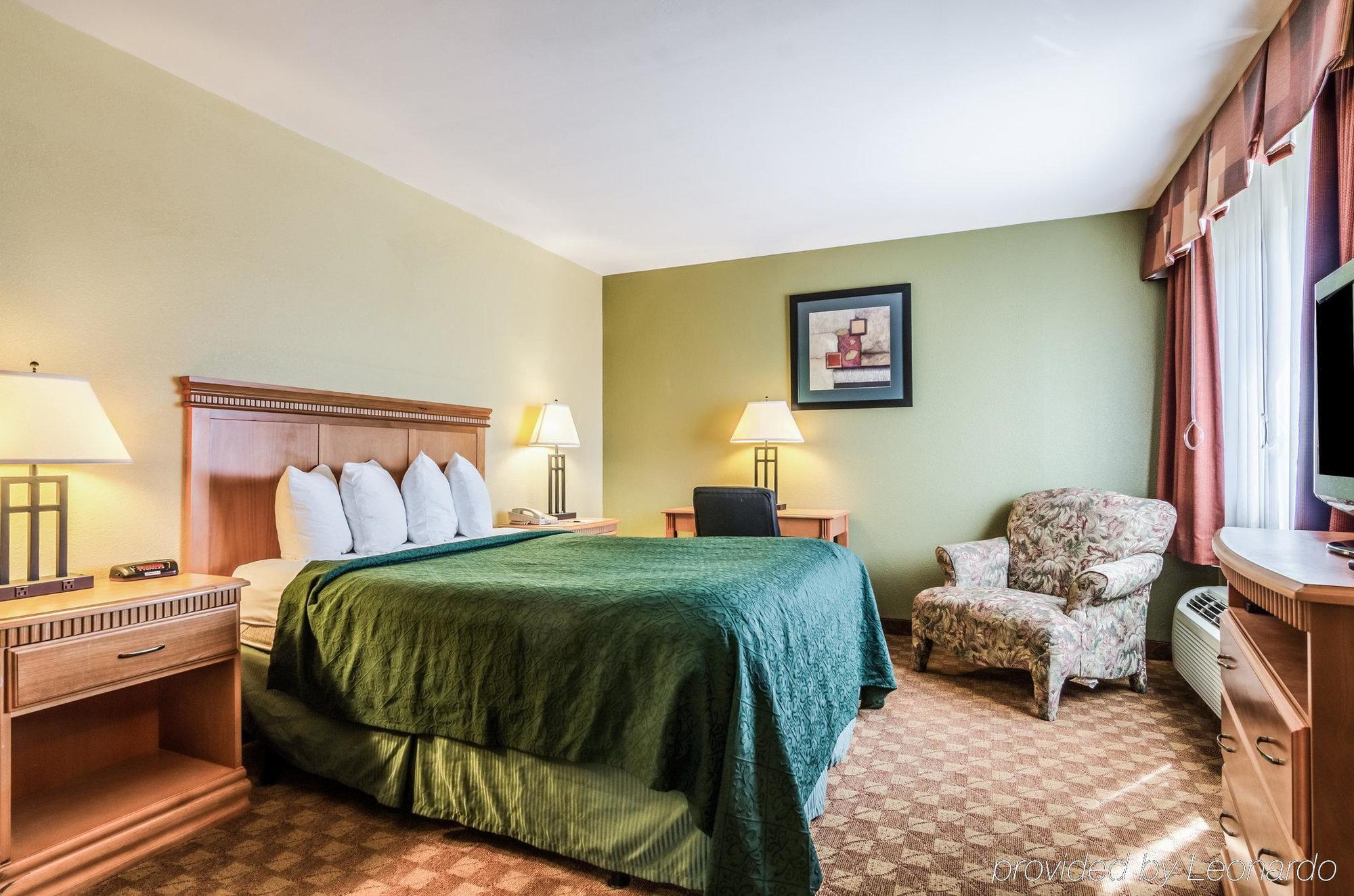 South Hutchinson Rodeway Inn מראה חיצוני תמונה