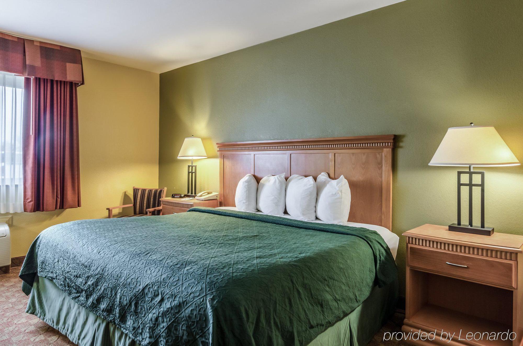 South Hutchinson Rodeway Inn מראה חיצוני תמונה