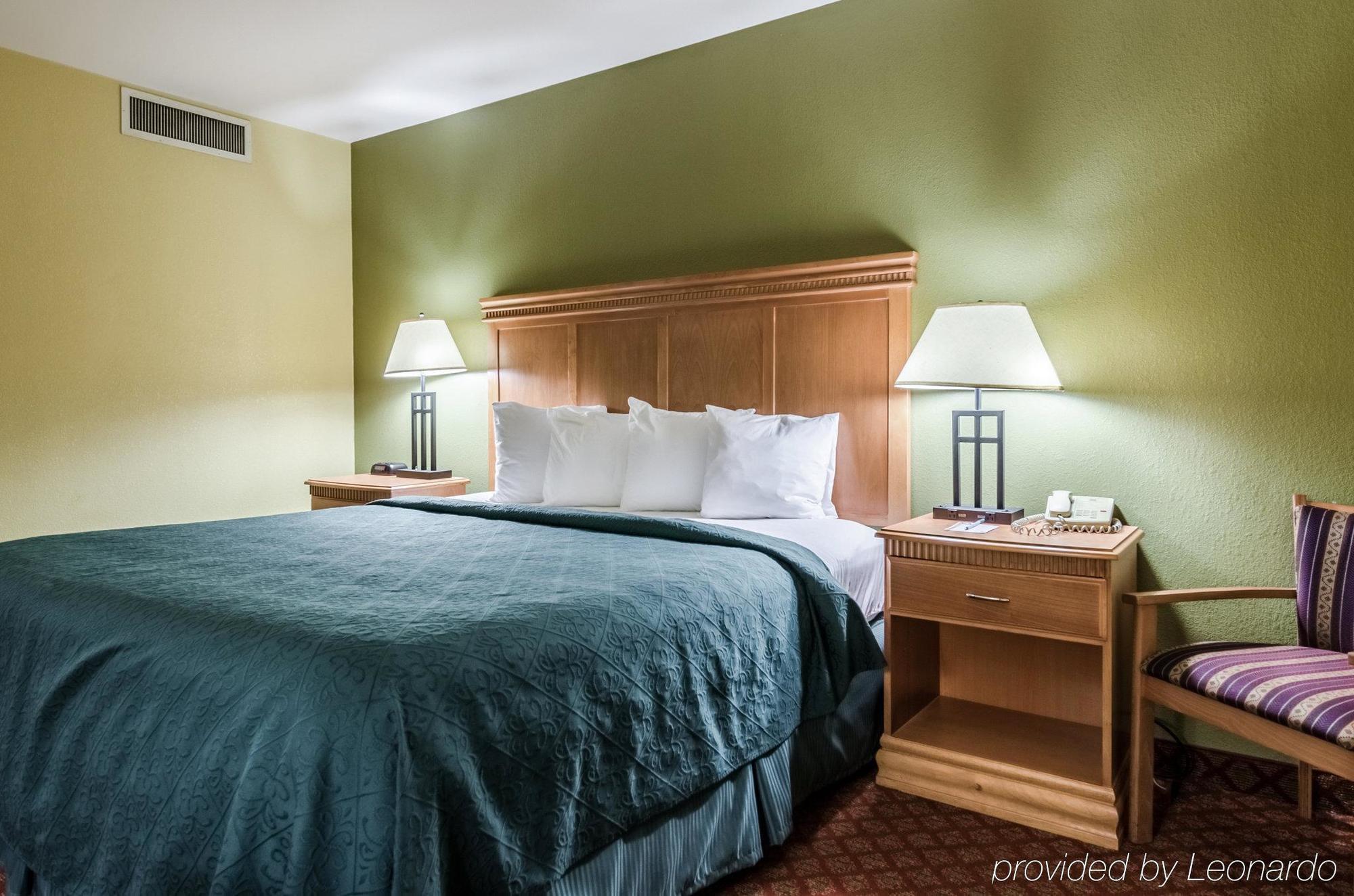 South Hutchinson Rodeway Inn מראה חיצוני תמונה