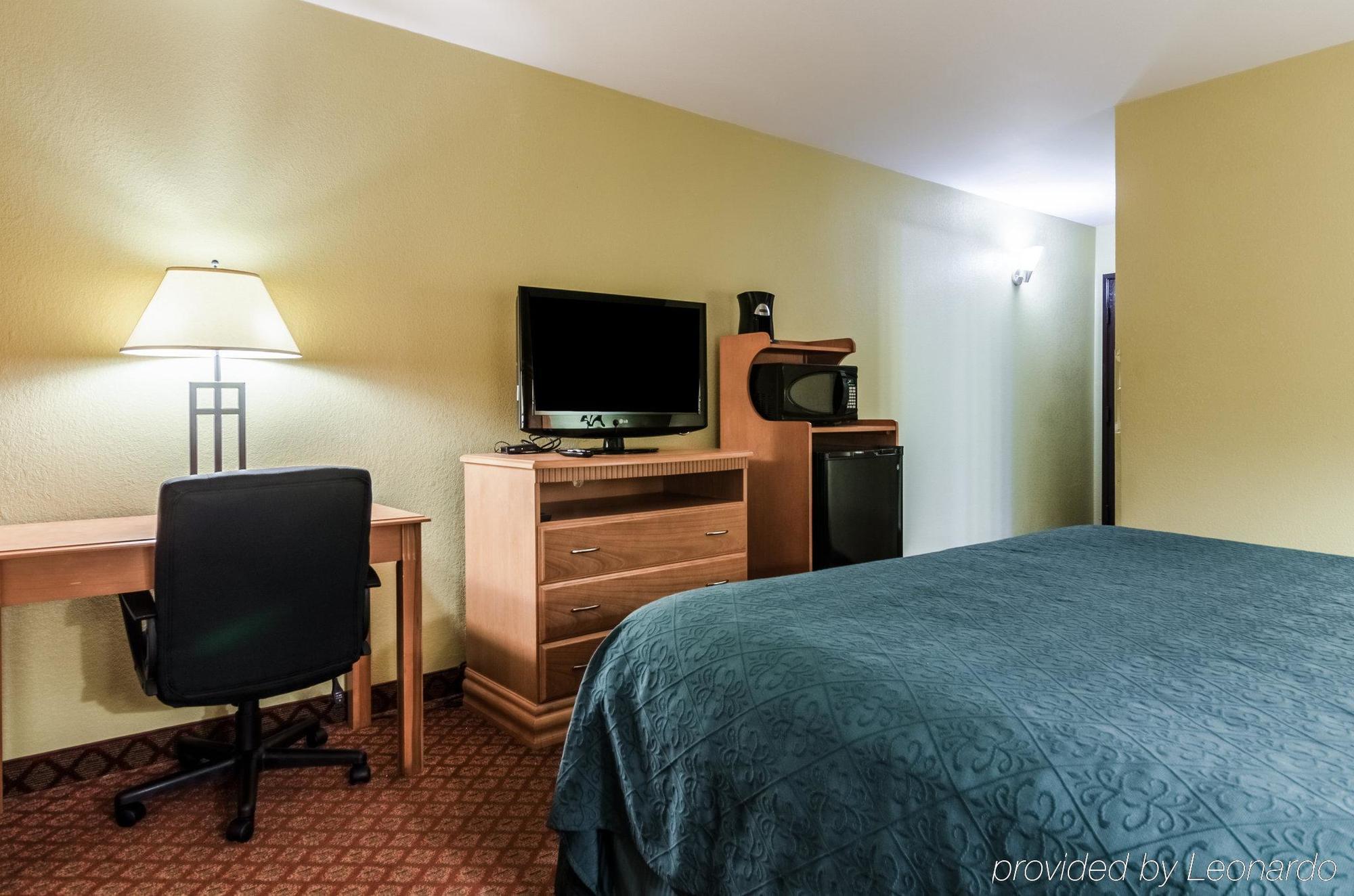 South Hutchinson Rodeway Inn מראה חיצוני תמונה