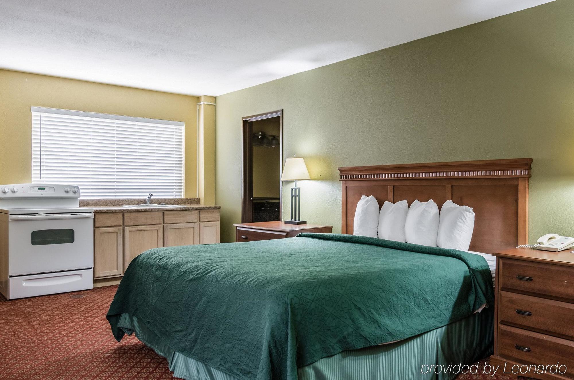 South Hutchinson Rodeway Inn מראה חיצוני תמונה