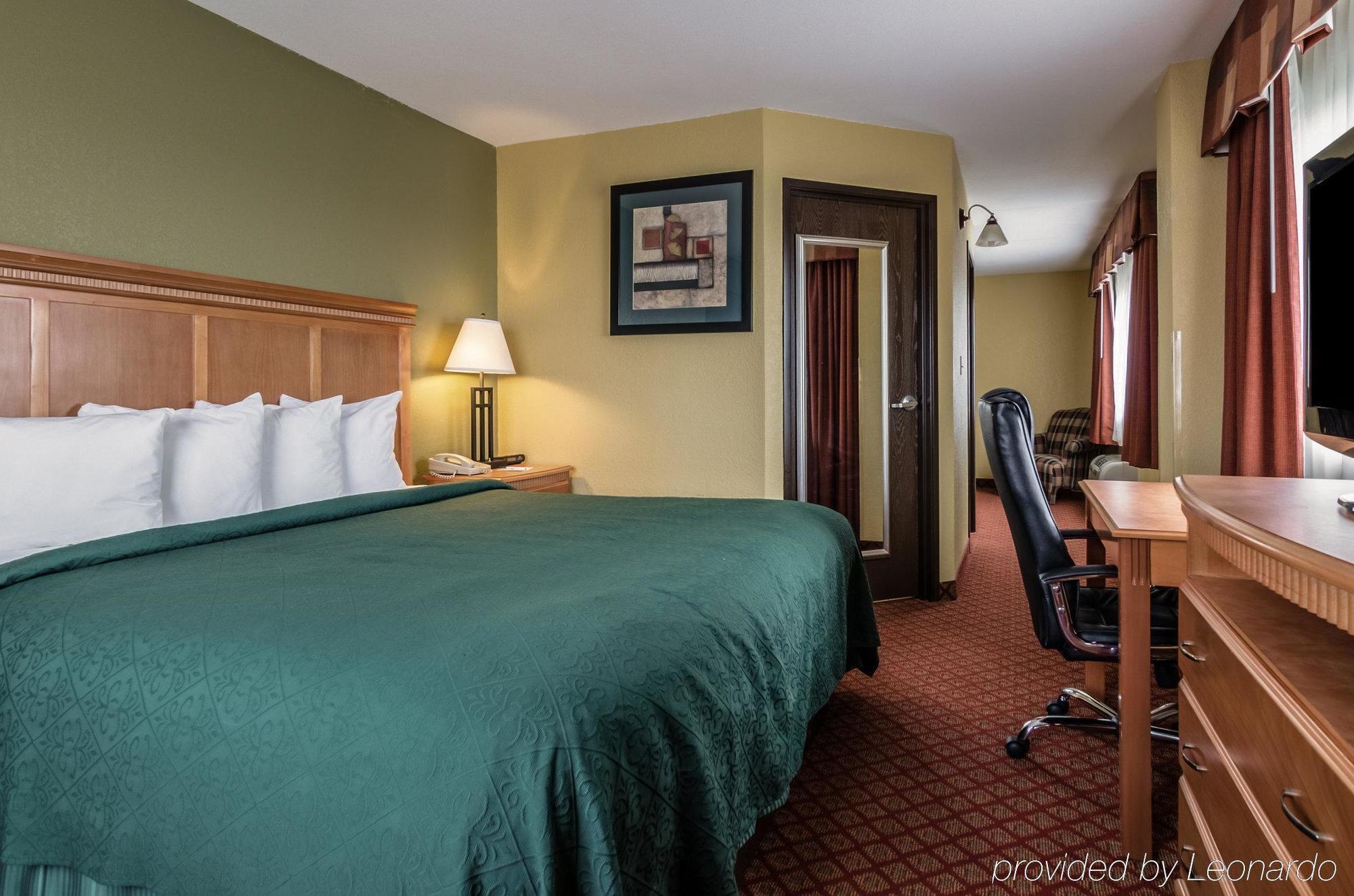 South Hutchinson Rodeway Inn מראה חיצוני תמונה