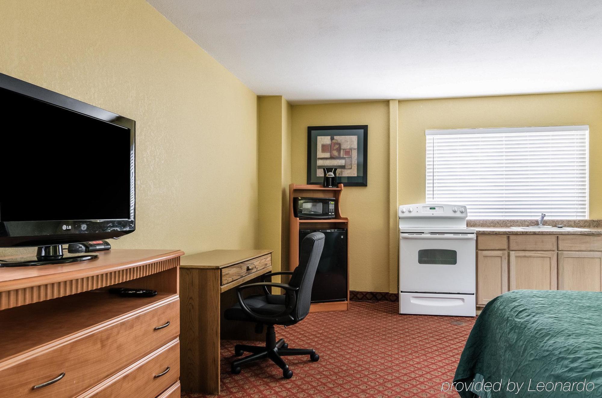 South Hutchinson Rodeway Inn מראה חיצוני תמונה