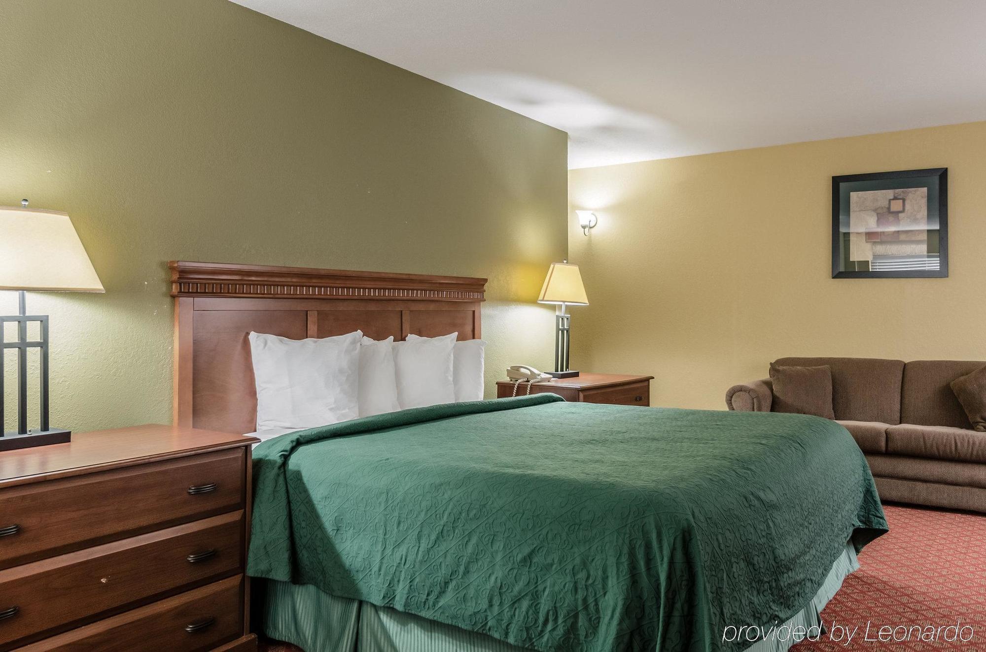 South Hutchinson Rodeway Inn מראה חיצוני תמונה