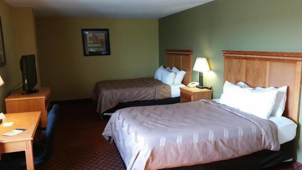 South Hutchinson Rodeway Inn מראה חיצוני תמונה