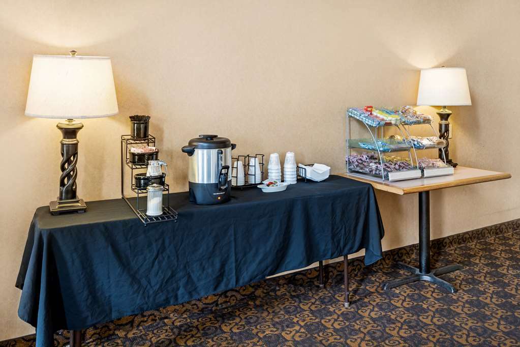 South Hutchinson Rodeway Inn מסעדה תמונה